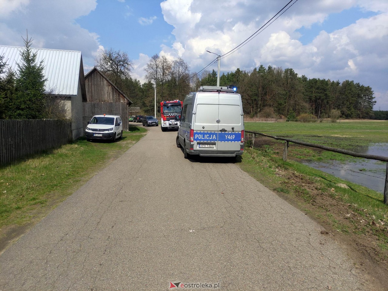 Wypadek w Olszewce [12.04.2023] - zdjęcie #3 - eOstroleka.pl
