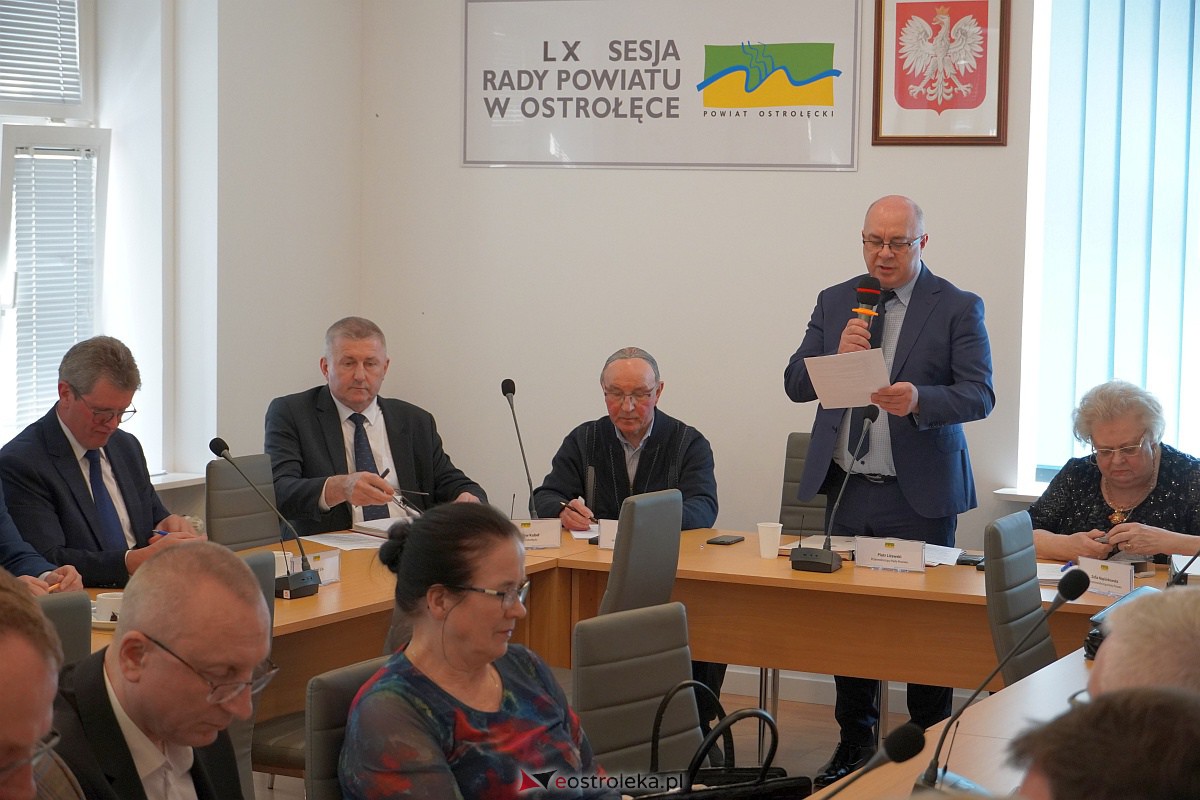LX sesja Rady Powiatu w Ostrołęce [12.04.2023] - zdjęcie #4 - eOstroleka.pl