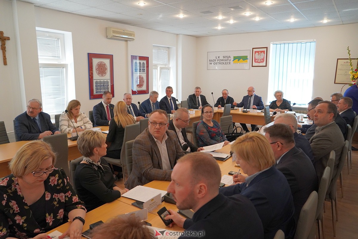 LX sesja Rady Powiatu w Ostrołęce [12.04.2023] - zdjęcie #6 - eOstroleka.pl