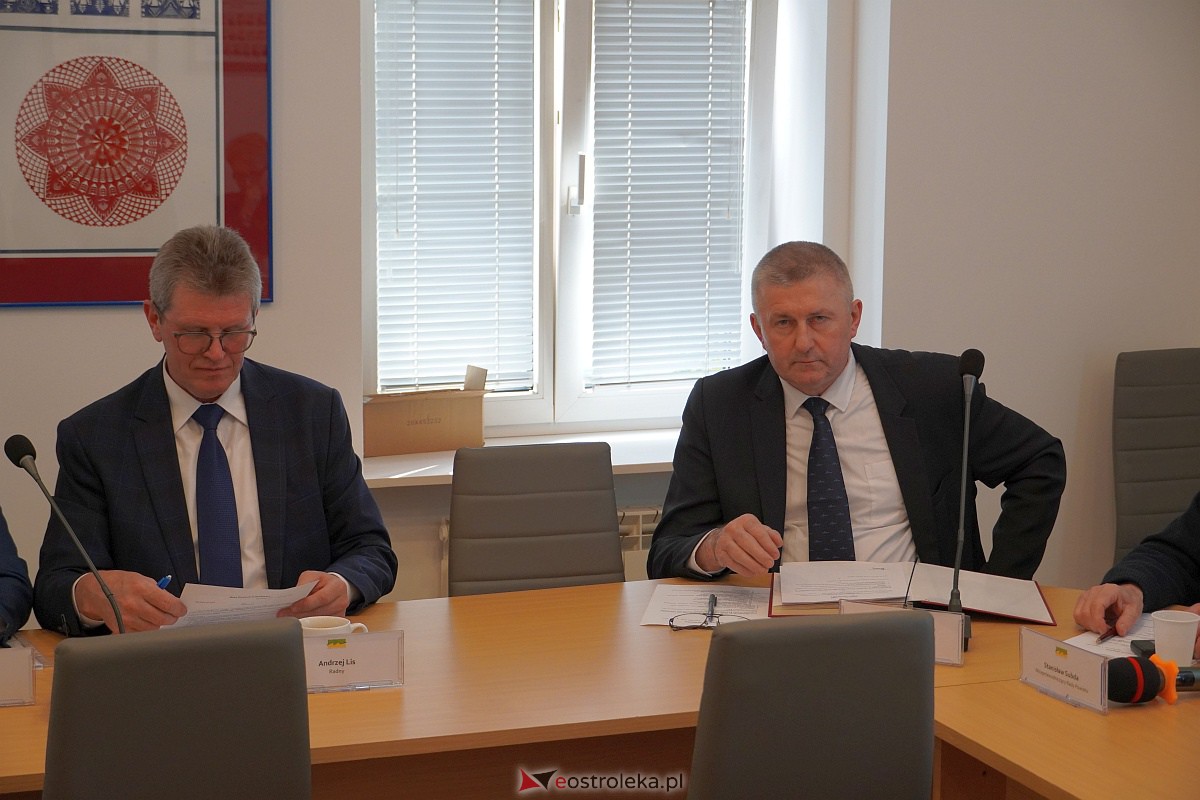 LX sesja Rady Powiatu w Ostrołęce [12.04.2023] - zdjęcie #20 - eOstroleka.pl
