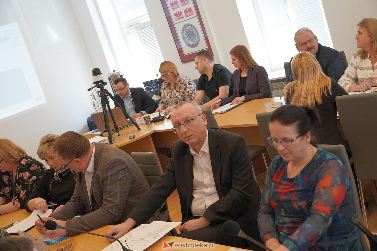 LX sesja Rady Powiatu w Ostrołęce [12.04.2023] - zdjęcie #17 - eOstroleka.pl