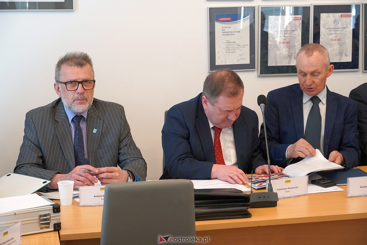 LX sesja Rady Powiatu w Ostrołęce [12.04.2023] - zdjęcie #13 - eOstroleka.pl
