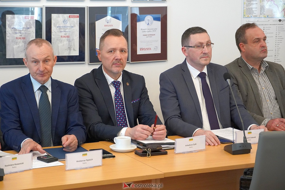 LX sesja Rady Powiatu w Ostrołęce [12.04.2023] - zdjęcie #12 - eOstroleka.pl