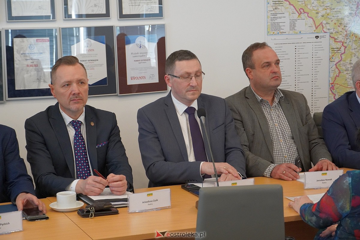 LX sesja Rady Powiatu w Ostrołęce [12.04.2023] - zdjęcie #11 - eOstroleka.pl