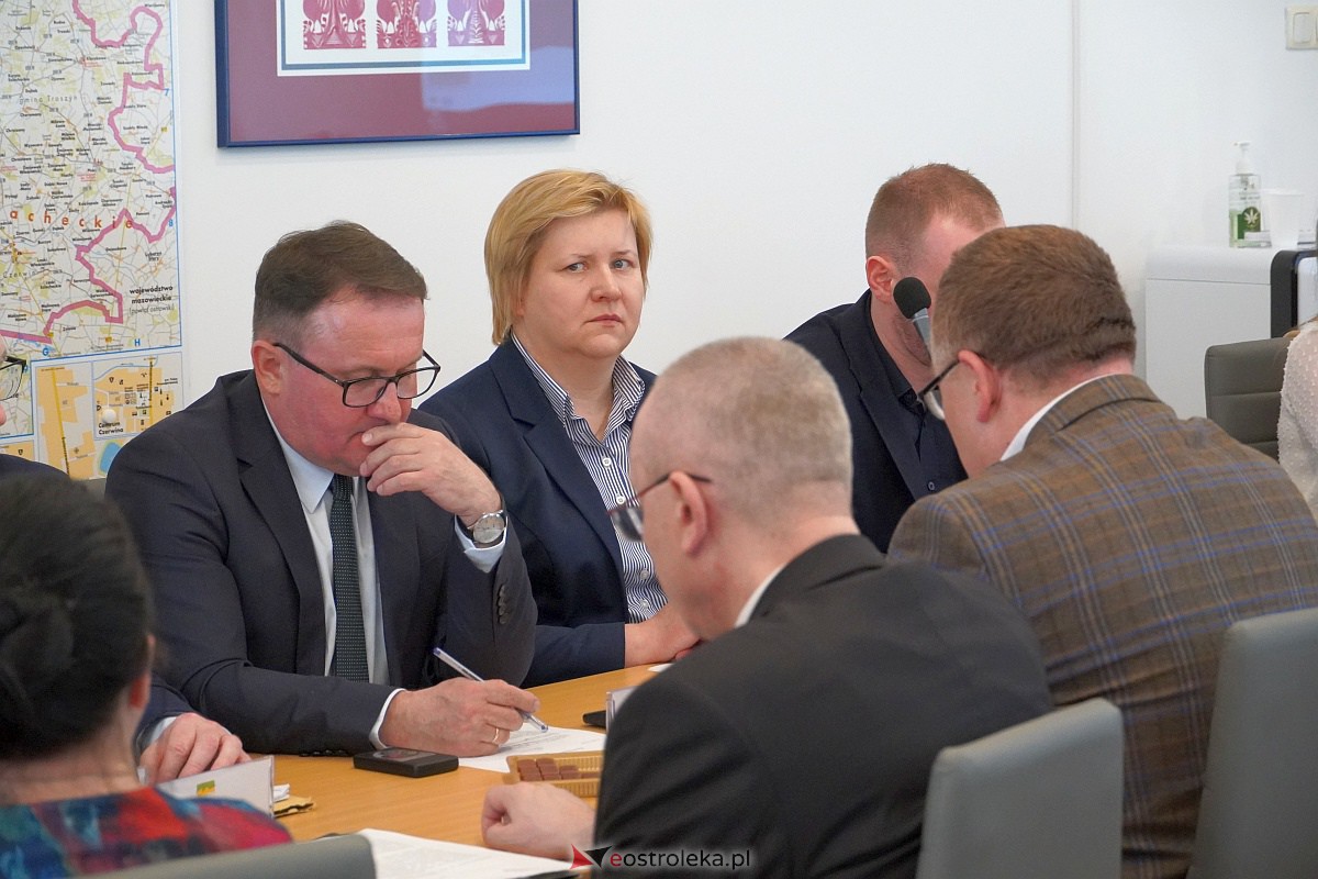 LX sesja Rady Powiatu w Ostrołęce [12.04.2023] - zdjęcie #9 - eOstroleka.pl