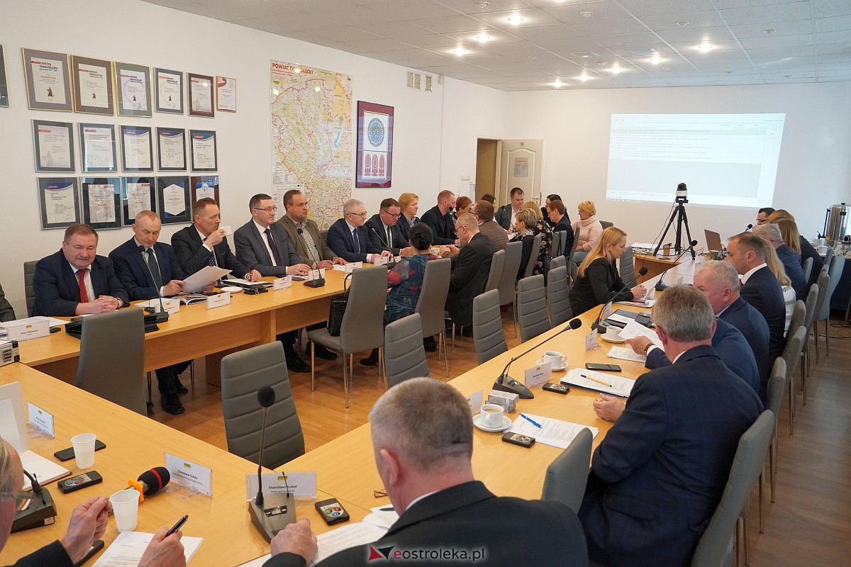 LX sesja Rady Powiatu w Ostrołęce [12.04.2023] - zdjęcie #24 - eOstroleka.pl