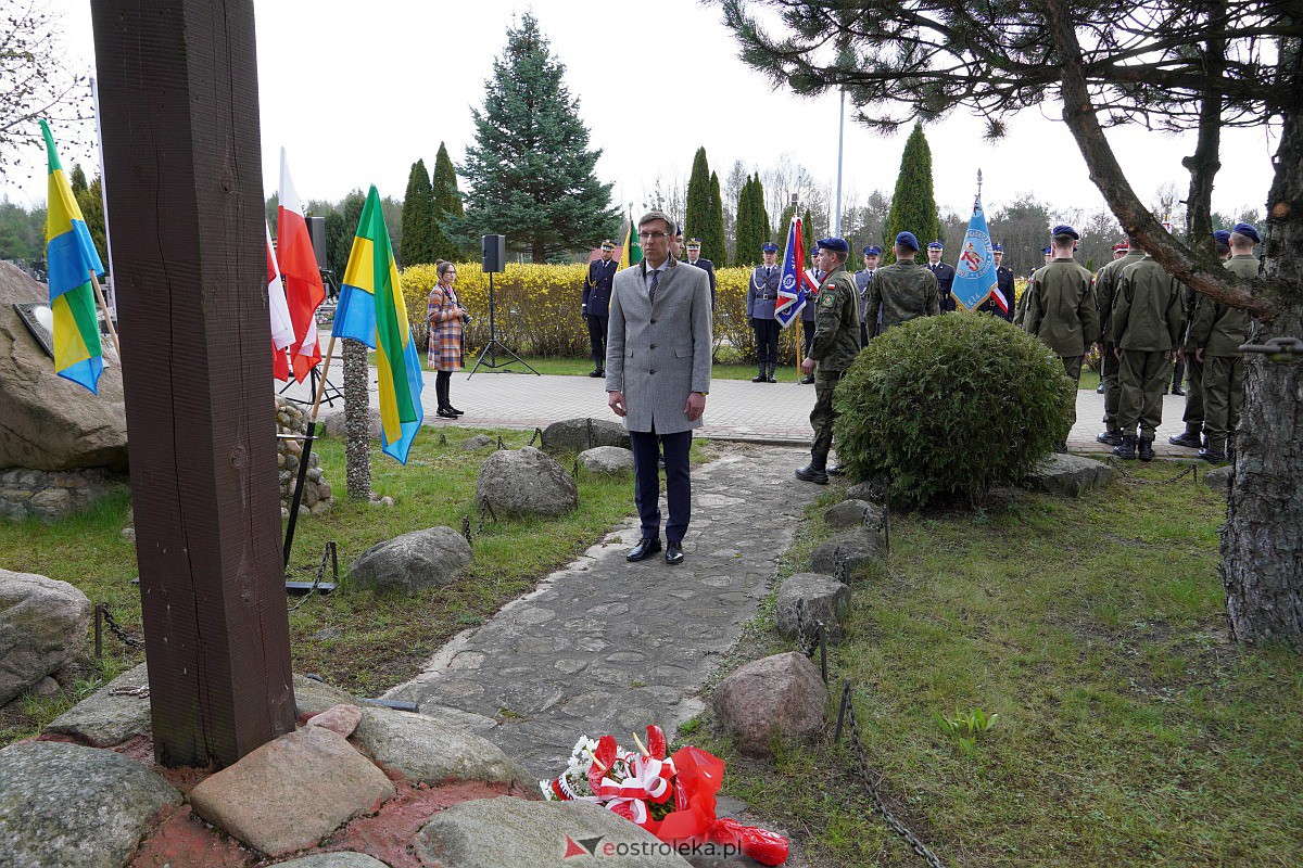 Obchody 83. Rocznicy Zbrodni Katynskiej w Ostrołęce [13.04.2023] - zdjęcie #18 - eOstroleka.pl