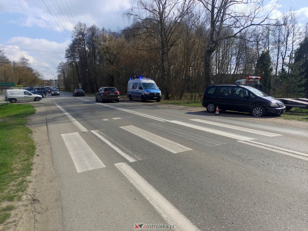 Wypadek na Stacha Konwy [13.04.2023] - zdjęcie #4 - eOstroleka.pl