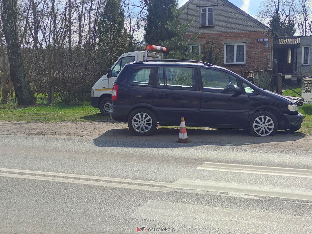 Wypadek na Stacha Konwy [13.04.2023] - zdjęcie #4 - eOstroleka.pl