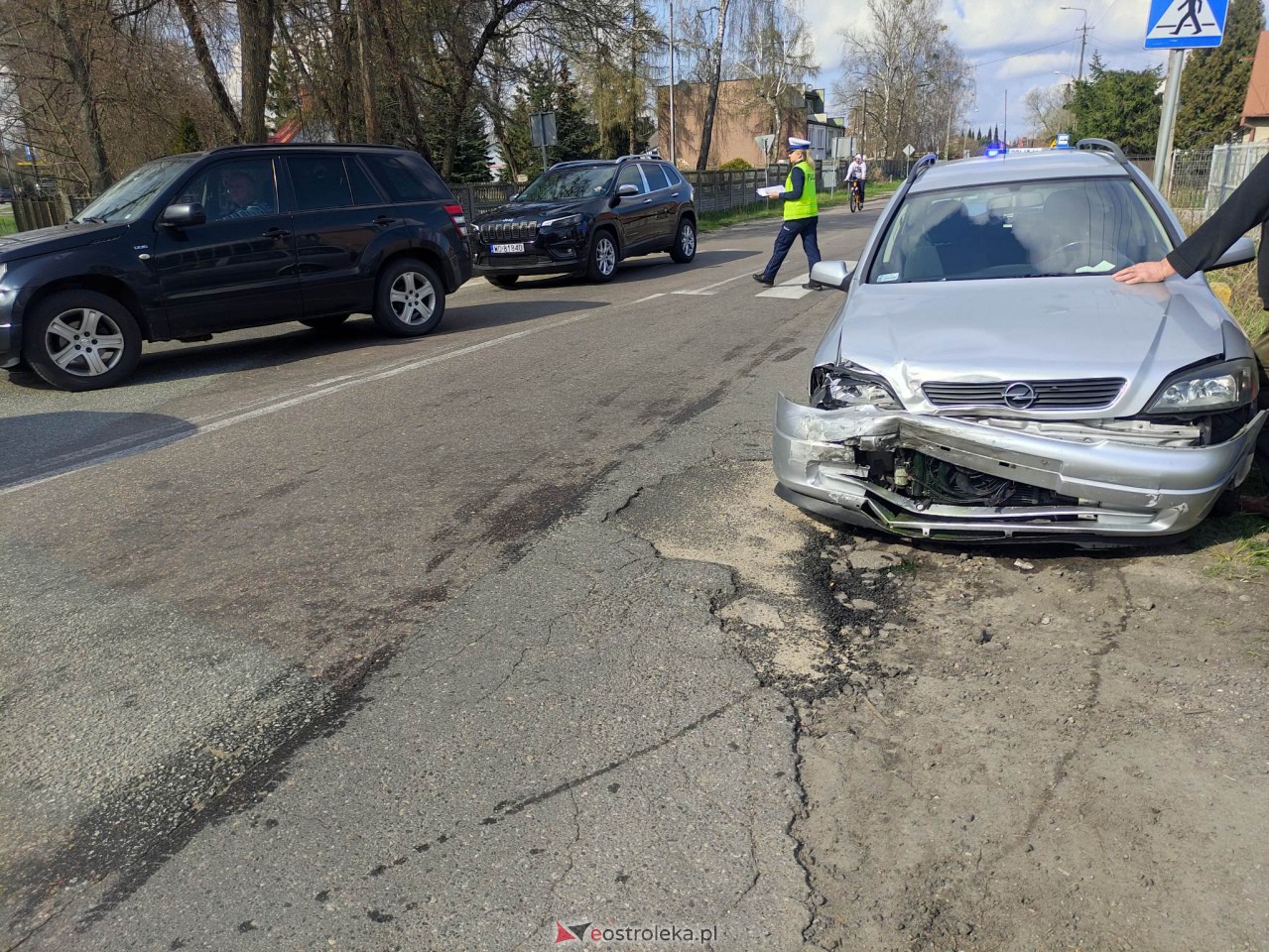 Wypadek na Stacha Konwy [13.04.2023] - zdjęcie #3 - eOstroleka.pl