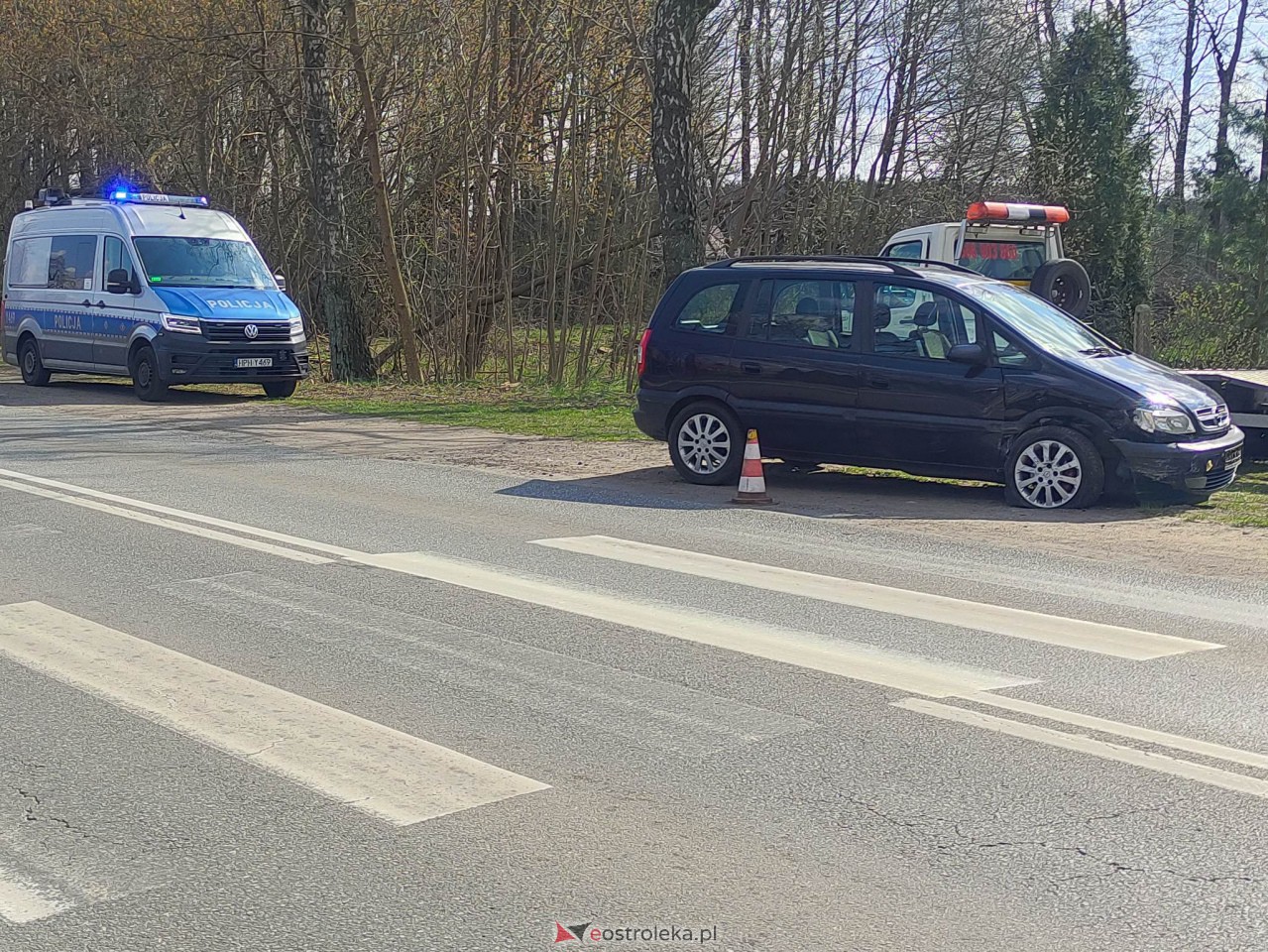 Wypadek na Stacha Konwy [13.04.2023] - zdjęcie #2 - eOstroleka.pl