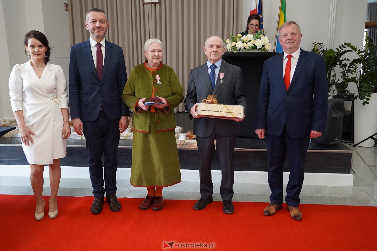 Złote Gody. Jubileusz świętowało ponad 40 par z Ostrołęki [14.04.2023] - zdjęcie #100 - eOstroleka.pl