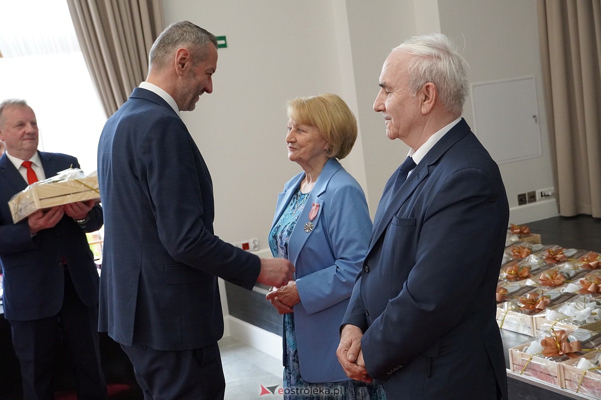 Złote Gody. Jubileusz świętowało ponad 40 par z Ostrołęki [14.04.2023] - zdjęcie #98 - eOstroleka.pl
