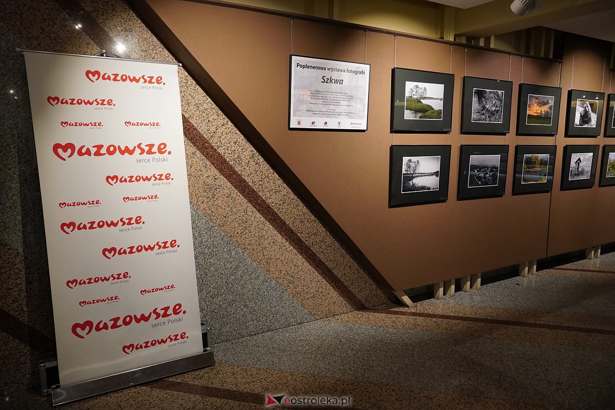 Wernisaż poplenerowej wystawy fotografii SZKWA [14.04.2023] - zdjęcie #22 - eOstroleka.pl
