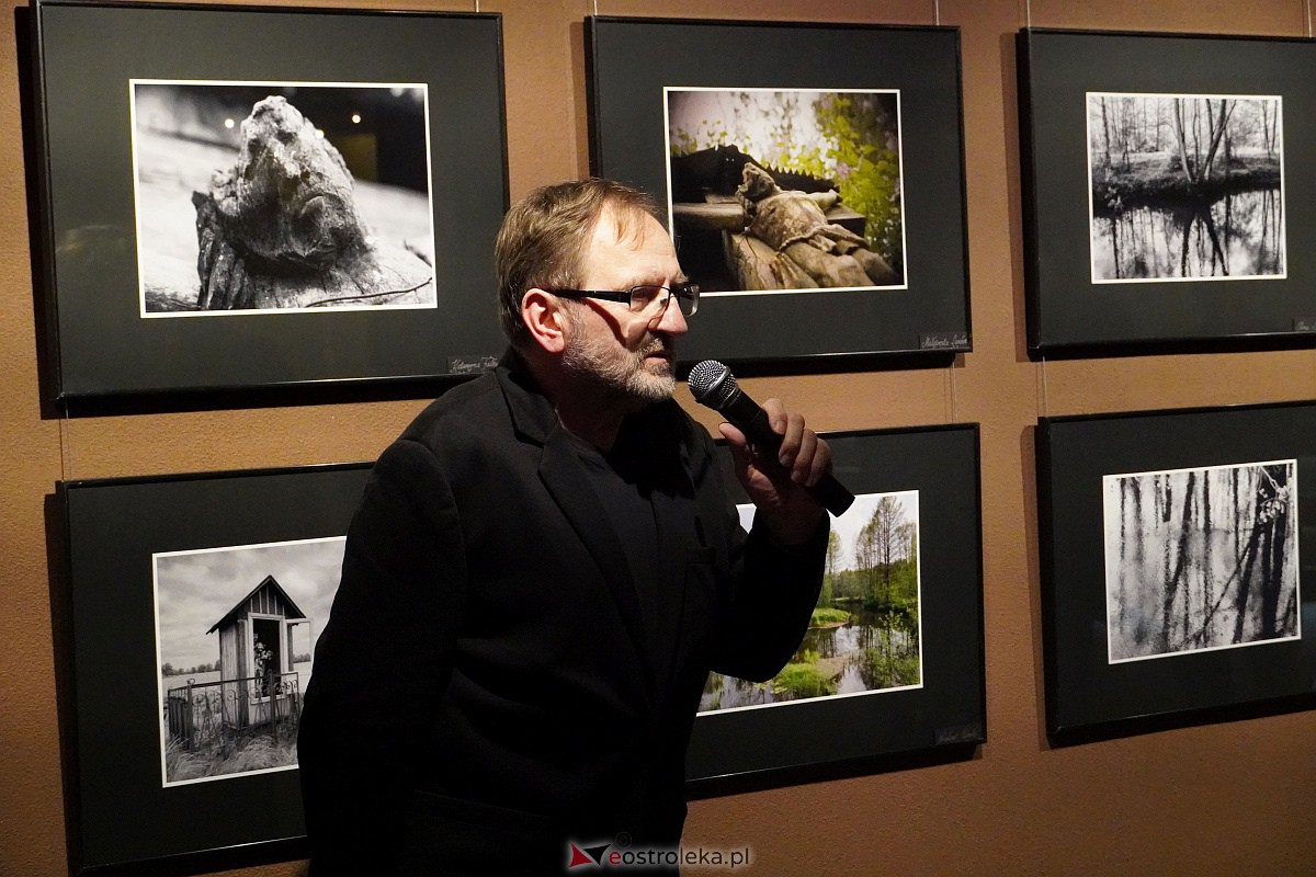 Wernisaż poplenerowej wystawy fotografii SZKWA [14.04.2023] - zdjęcie #10 - eOstroleka.pl