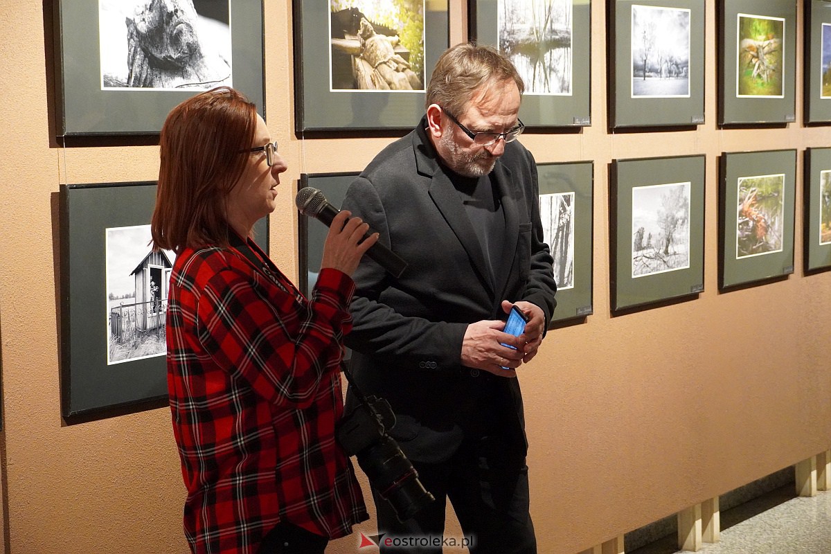Wernisaż poplenerowej wystawy fotografii SZKWA [14.04.2023] - zdjęcie #7 - eOstroleka.pl