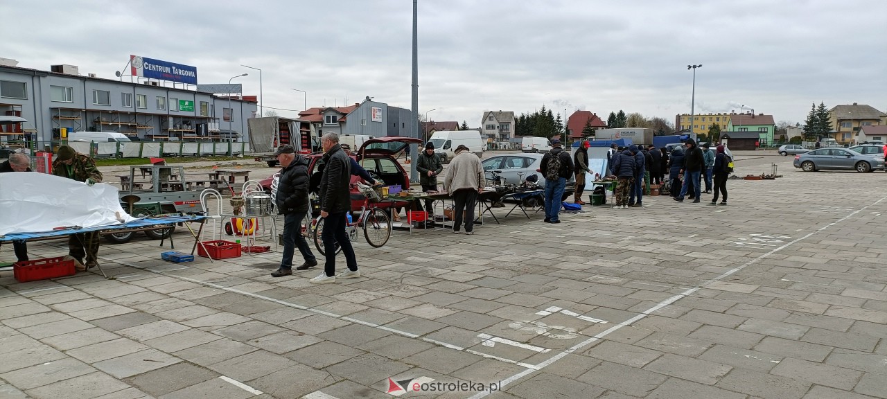 Pchli Targ w Ostrołęce [15.04.2023] - zdjęcie #11 - eOstroleka.pl