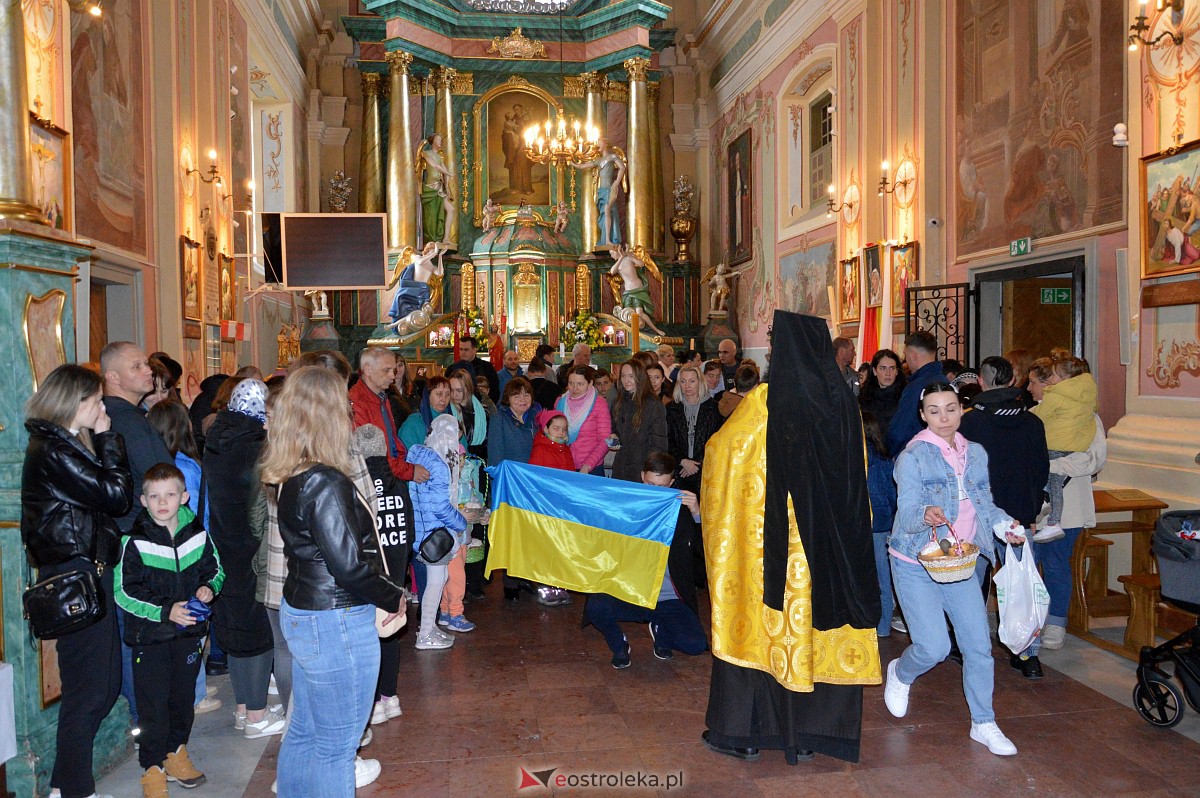 Prawosławne święcenie pokarmów w Klasztorze [15.04.2023] - zdjęcie #18 - eOstroleka.pl