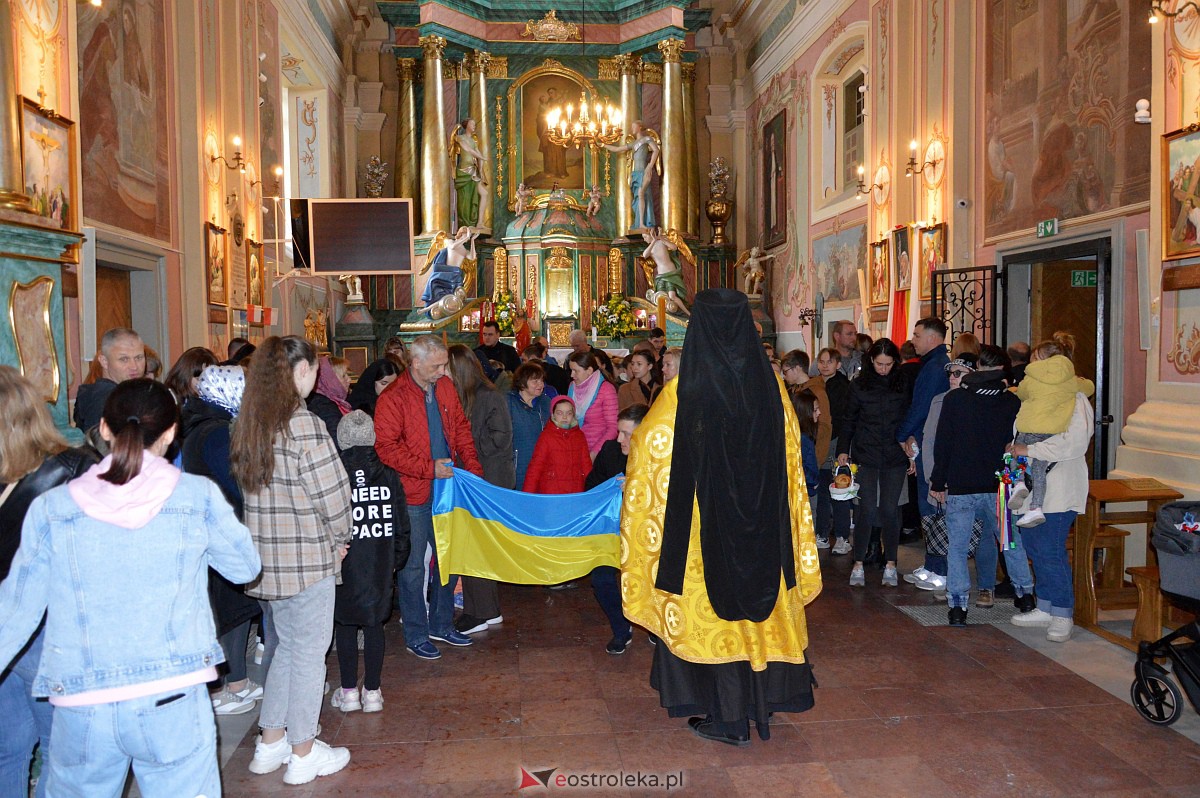 Prawosławne święcenie pokarmów w Klasztorze [15.04.2023] - zdjęcie #19 - eOstroleka.pl