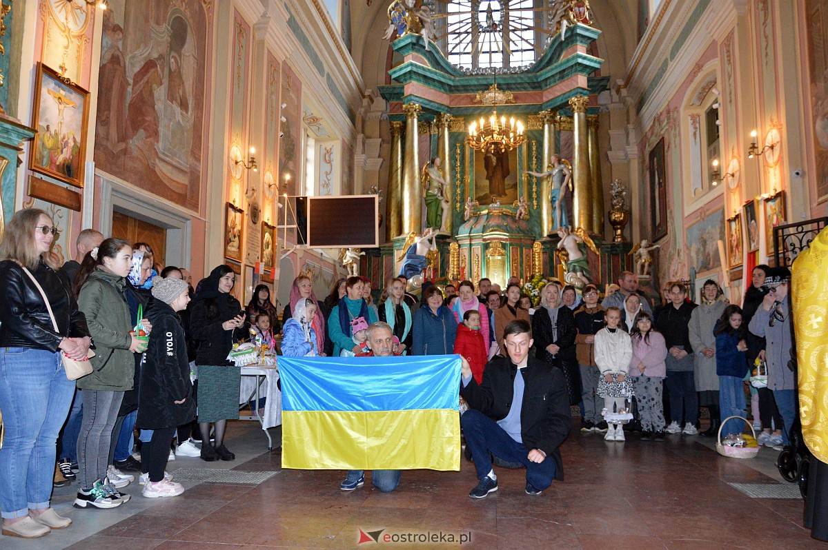 Prawosławne święcenie pokarmów w Klasztorze [15.04.2023] - zdjęcie #25 - eOstroleka.pl