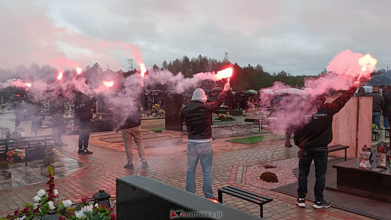 Ostatnia droga śp. Mateusza Delugi w Ostrołęce [15.04.2023] - zdjęcie #11 - eOstroleka.pl