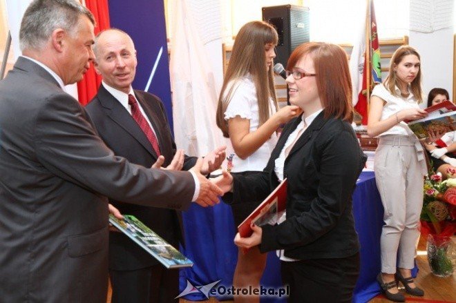 Zakończenie roku szkolnego II LO 29.04.2011 - zdjęcie #16 - eOstroleka.pl