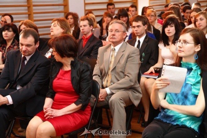Zakończenie roku szkolnego II LO 29.04.2011 - zdjęcie #11 - eOstroleka.pl