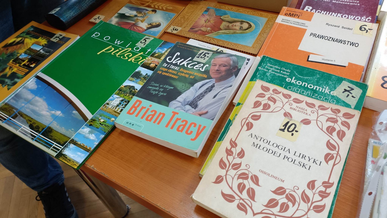 Giełda kolekcjonerska w Klubie Lokator [16.04.2023] - zdjęcie #27 - eOstroleka.pl