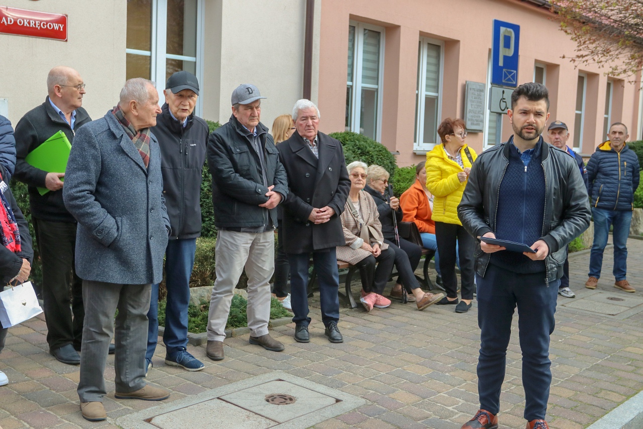 Protest przed sądem w Ostrołęce [18.04.2023] - zdjęcie #5 - eOstroleka.pl