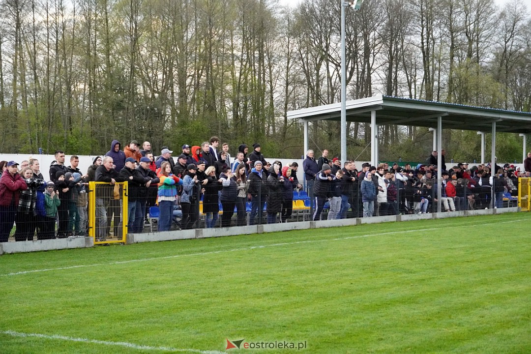KS CK Troszyn - Legia II Warszawa [19.04.2023] - zdjęcie #68 - eOstroleka.pl