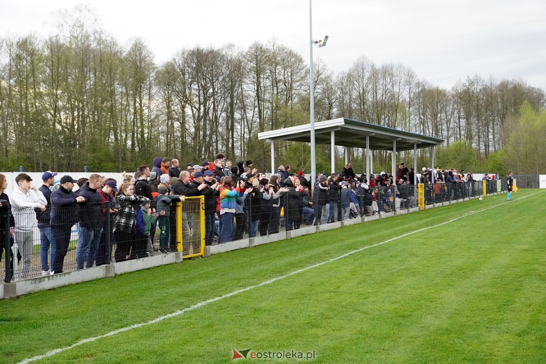 KS CK Troszyn - Legia II Warszawa [19.04.2023] - zdjęcie #40 - eOstroleka.pl