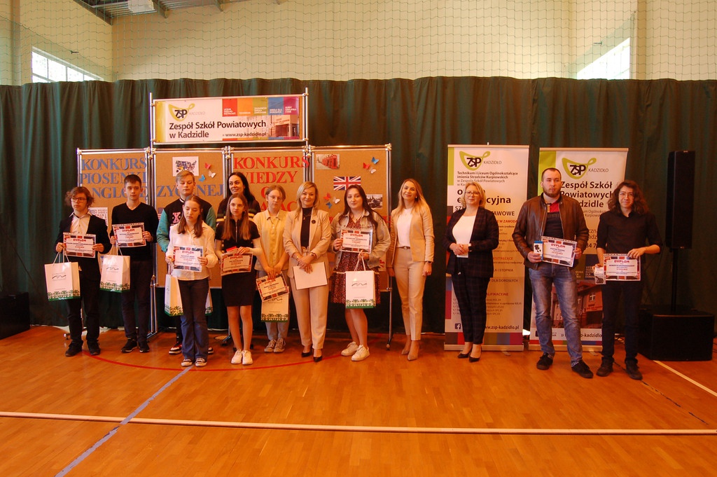 Rozdanie nagród II Międzypowiatowego konkursu wiedzy o krajach anglojęzycznych oraz II Międzypowiatowego konkursu piosenki anglojęzycznej - zdjęcie #7 - eOstroleka.pl