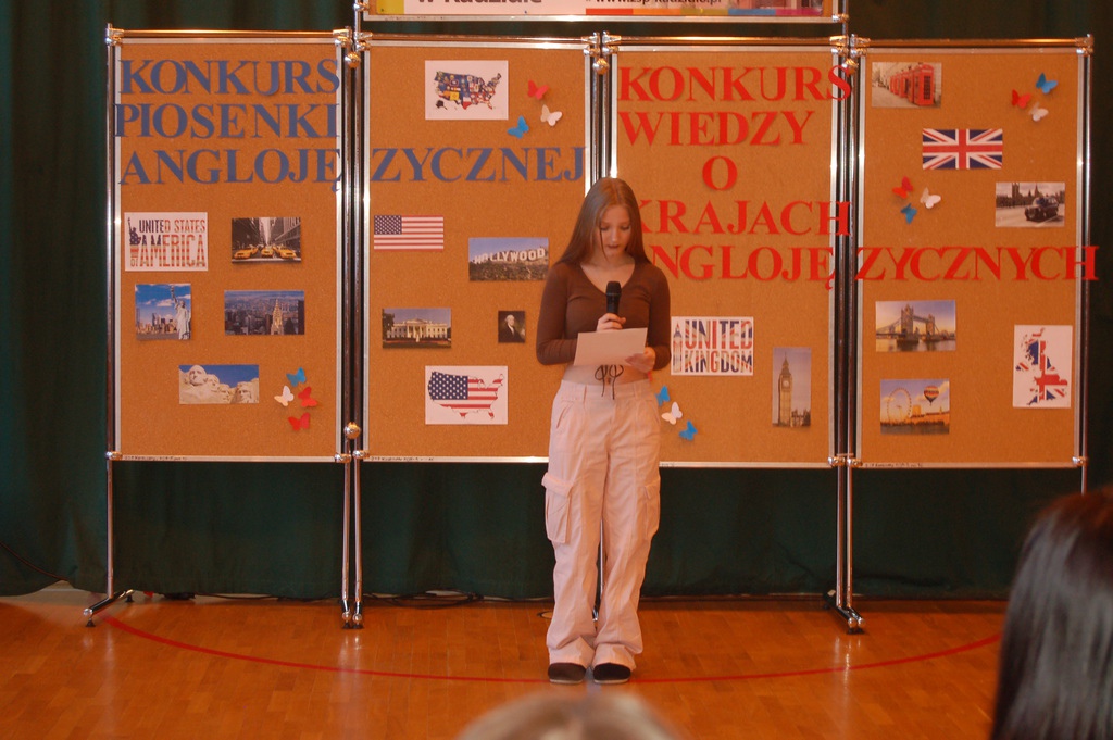 Rozdanie nagród II Międzypowiatowego konkursu wiedzy o krajach anglojęzycznych oraz II Międzypowiatowego konkursu piosenki anglojęzycznej - zdjęcie #5 - eOstroleka.pl