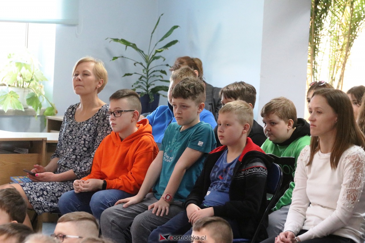 Spotkanie autorskie dla dzieci z Grzegorzem Kasdepke [20.04.2023] - zdjęcie #15 - eOstroleka.pl