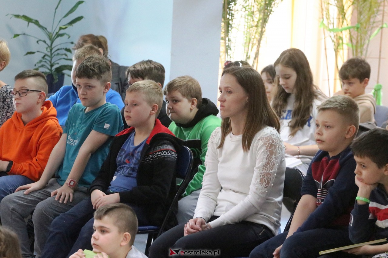 Spotkanie autorskie dla dzieci z Grzegorzem Kasdepke [20.04.2023] - zdjęcie #14 - eOstroleka.pl