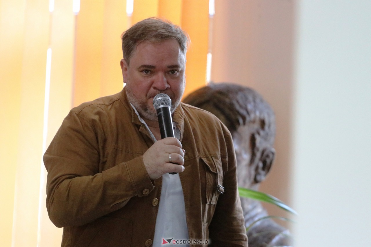 Spotkanie autorskie dla dzieci z Grzegorzem Kasdepke [20.04.2023] - zdjęcie #10 - eOstroleka.pl