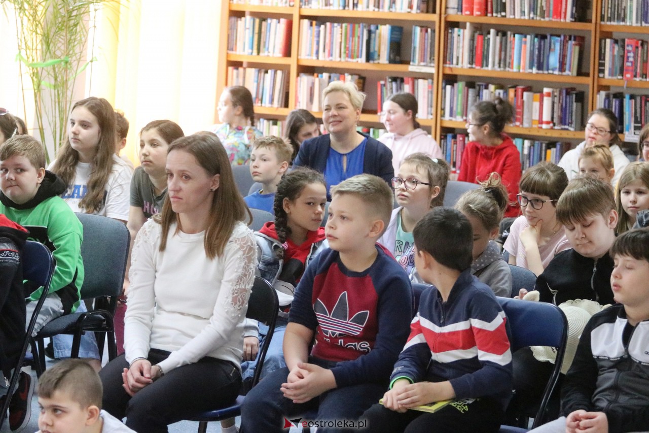 Spotkanie autorskie dla dzieci z Grzegorzem Kasdepke [20.04.2023] - zdjęcie #24 - eOstroleka.pl