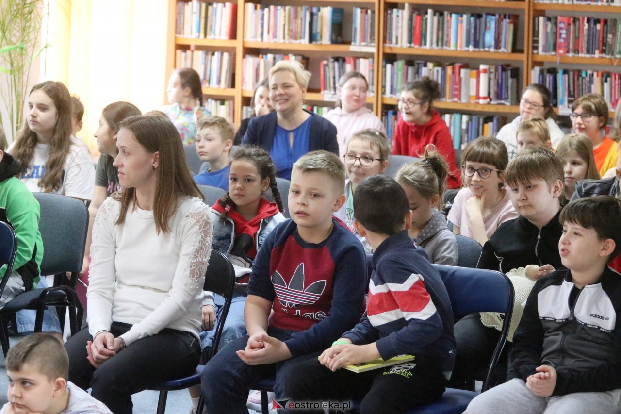 Spotkanie autorskie dla dzieci z Grzegorzem Kasdepke [20.04.2023] - zdjęcie #26 - eOstroleka.pl