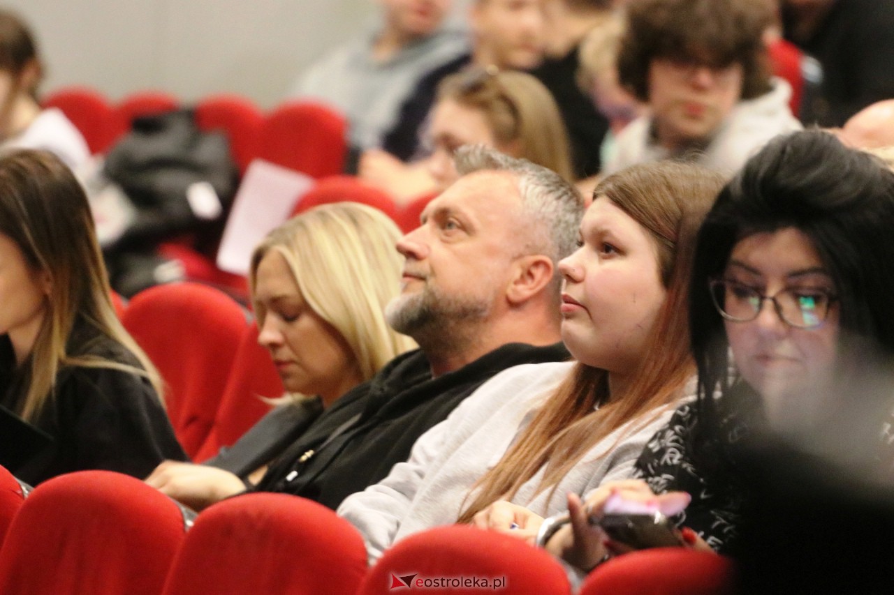 Pokaz filmu Śmiertelna Choroba [20.04.2023] - zdjęcie #16 - eOstroleka.pl