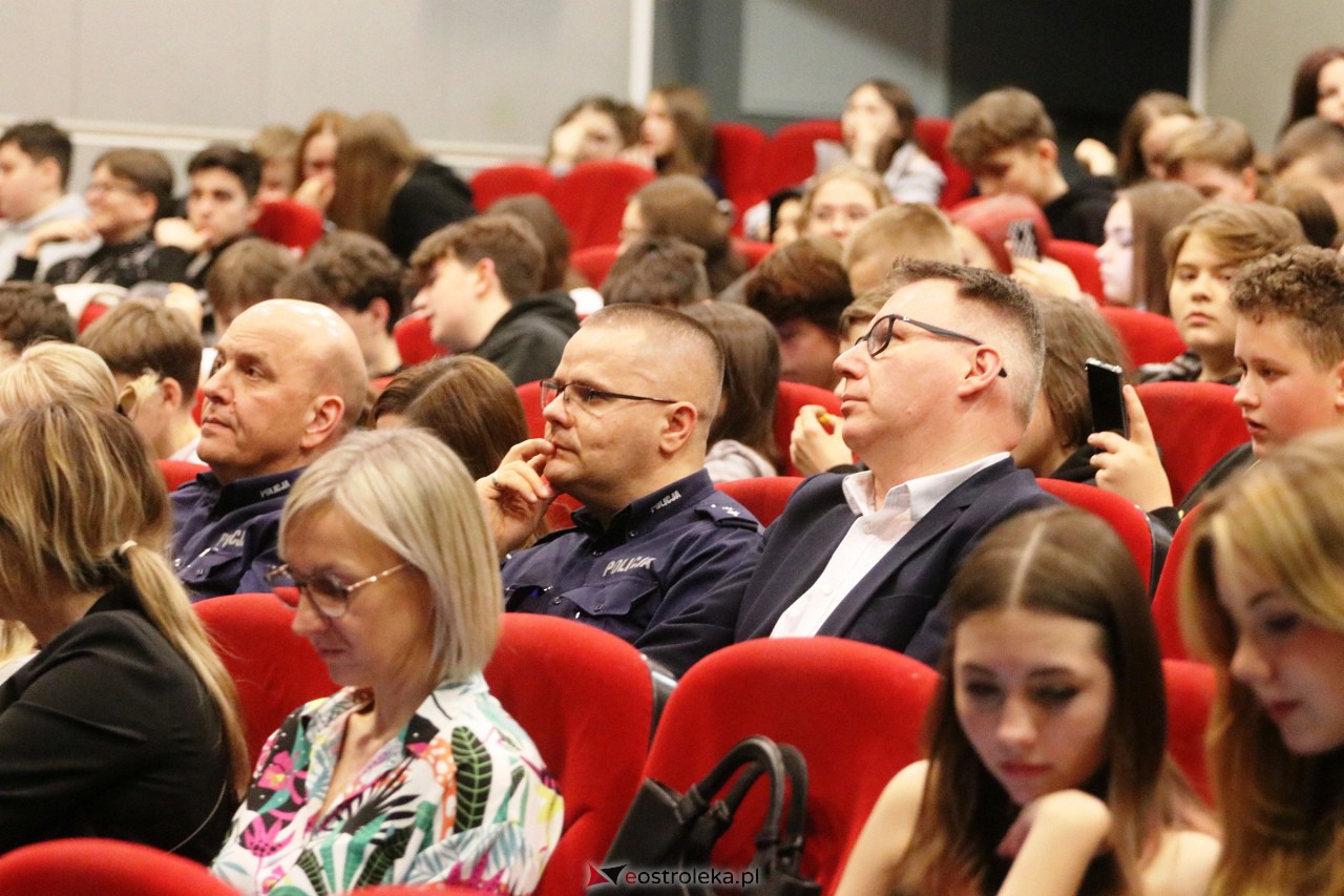 Pokaz filmu Śmiertelna Choroba [20.04.2023] - zdjęcie #15 - eOstroleka.pl