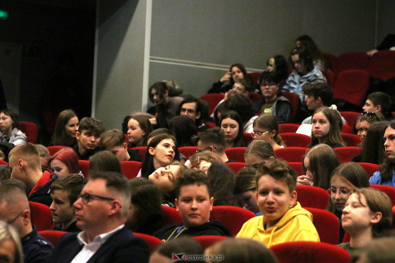 Pokaz filmu Śmiertelna Choroba [20.04.2023] - zdjęcie #14 - eOstroleka.pl