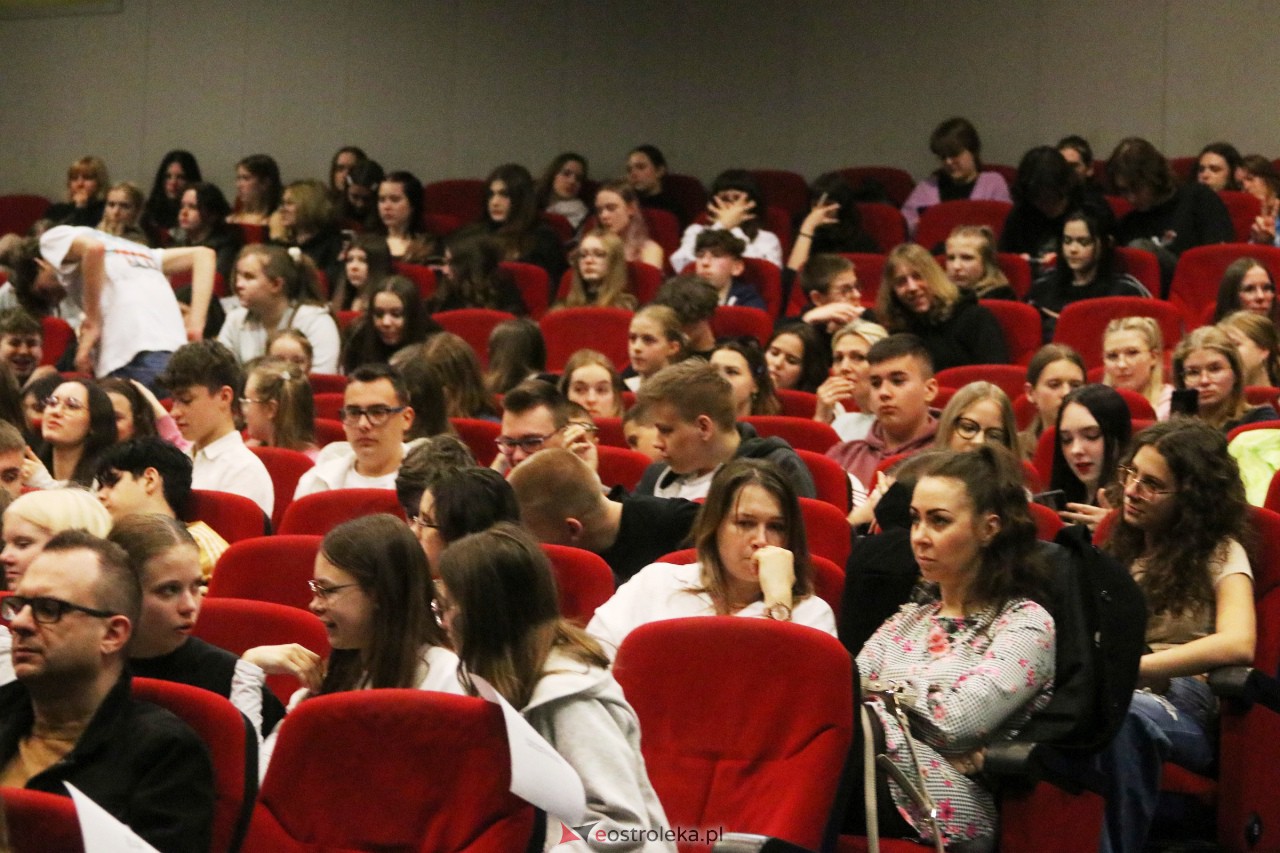 Pokaz filmu Śmiertelna Choroba [20.04.2023] - zdjęcie #12 - eOstroleka.pl