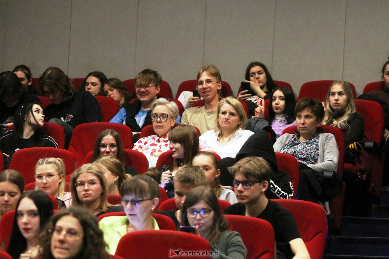 Pokaz filmu Śmiertelna Choroba [20.04.2023] - zdjęcie #11 - eOstroleka.pl