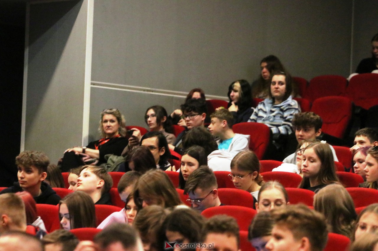 Pokaz filmu Śmiertelna Choroba [20.04.2023] - zdjęcie #8 - eOstroleka.pl
