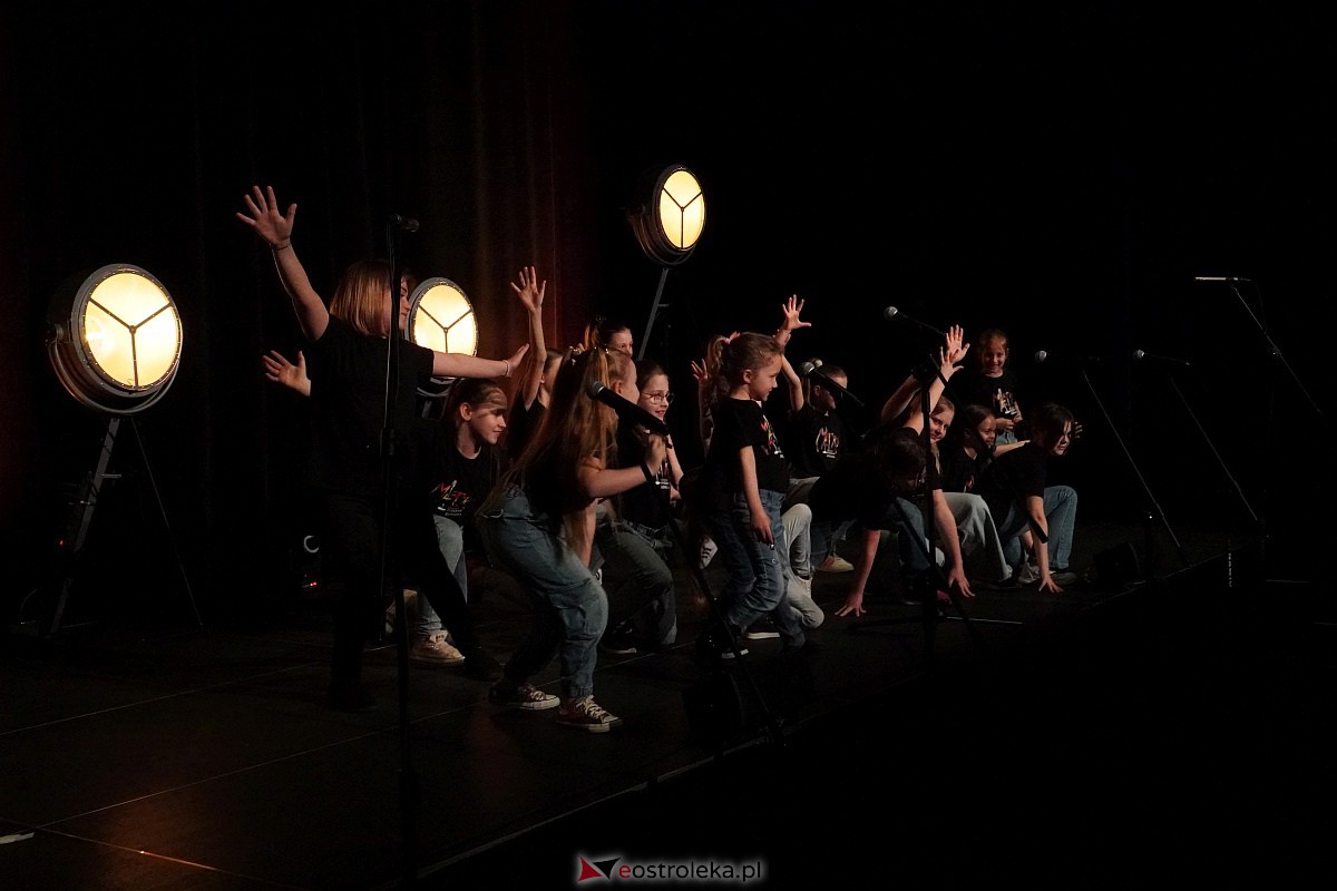 Koncert Studio Piosenki METRO Ostrołęka Wiosenny Misz Masz [20.04.2023] - zdjęcie #16 - eOstroleka.pl