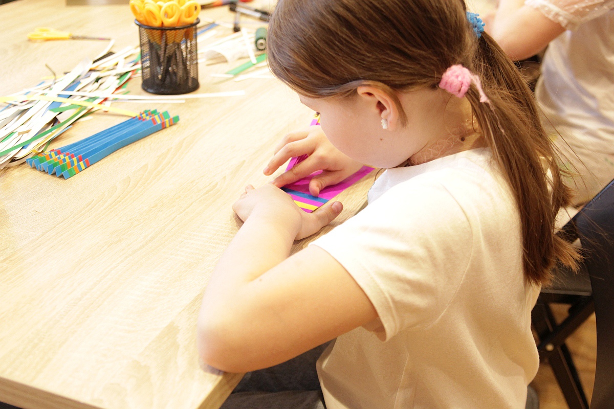 Warsztaty rodzinne w Muzeum Kultury Kurpiowskiej [23.04.2023] - zdjęcie #14 - eOstroleka.pl