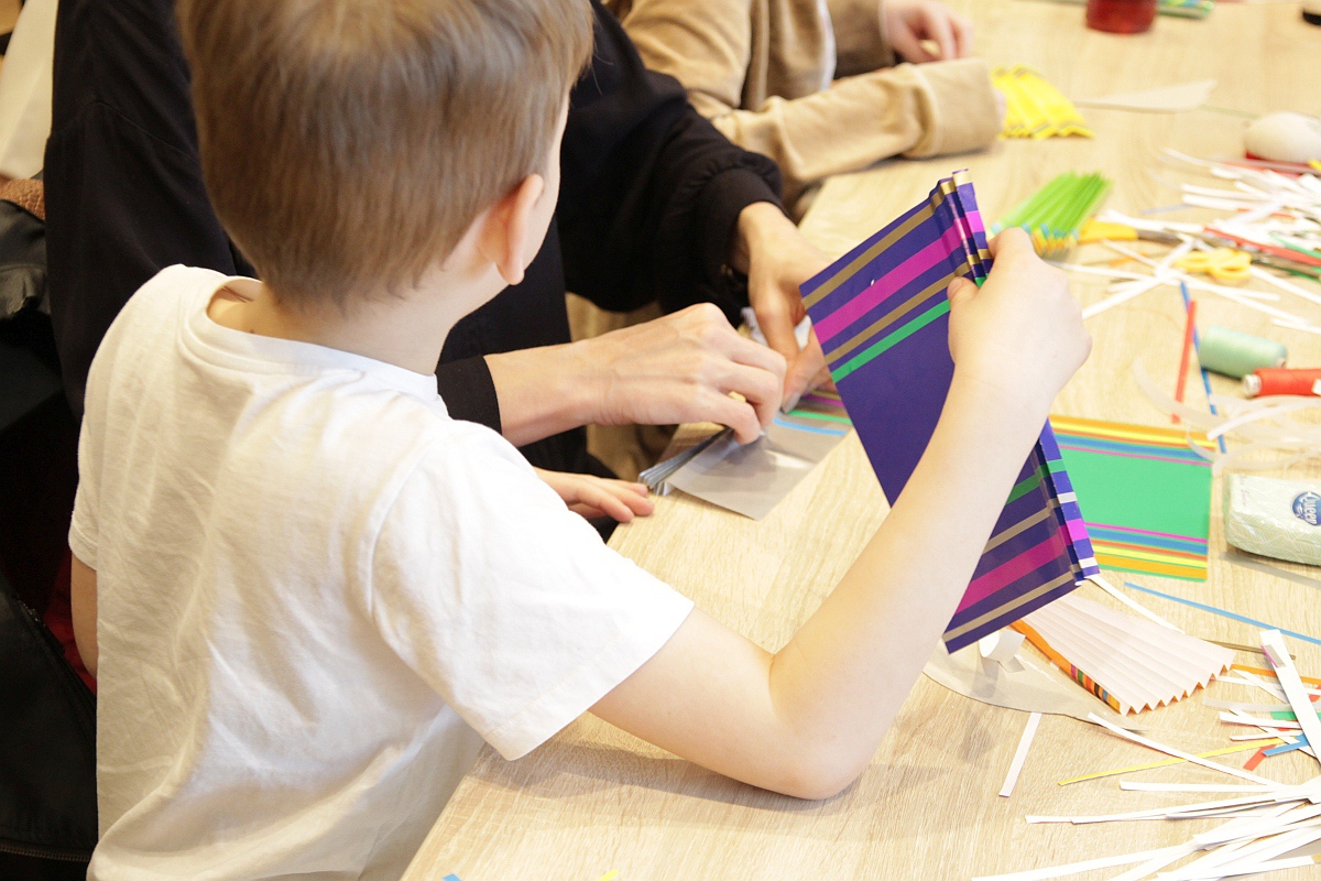 Warsztaty rodzinne w Muzeum Kultury Kurpiowskiej [23.04.2023] - zdjęcie #6 - eOstroleka.pl