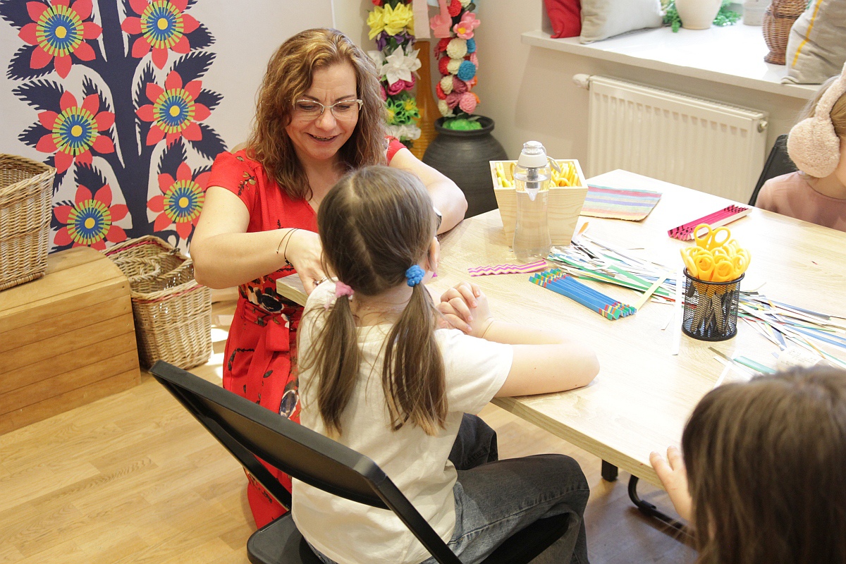 Warsztaty rodzinne w Muzeum Kultury Kurpiowskiej [23.04.2023] - zdjęcie #4 - eOstroleka.pl