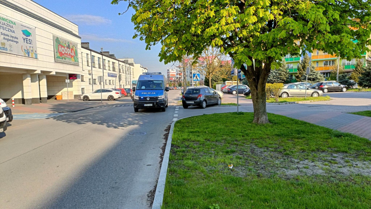 Kolizja na osiedlu Centrum. Sprawca pijany [24.04.2023] - zdjęcie #4 - eOstroleka.pl