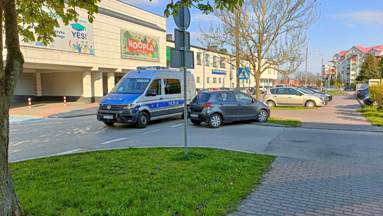 Kolizja na osiedlu Centrum. Sprawca pijany [24.04.2023] - zdjęcie #3 - eOstroleka.pl